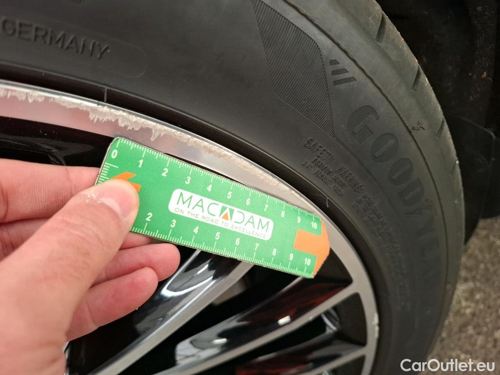  Mercedes  GLC MERCEDES-BENZ  / 2022 / 5P / SUV  300 de AMG Line 4MATIC #10