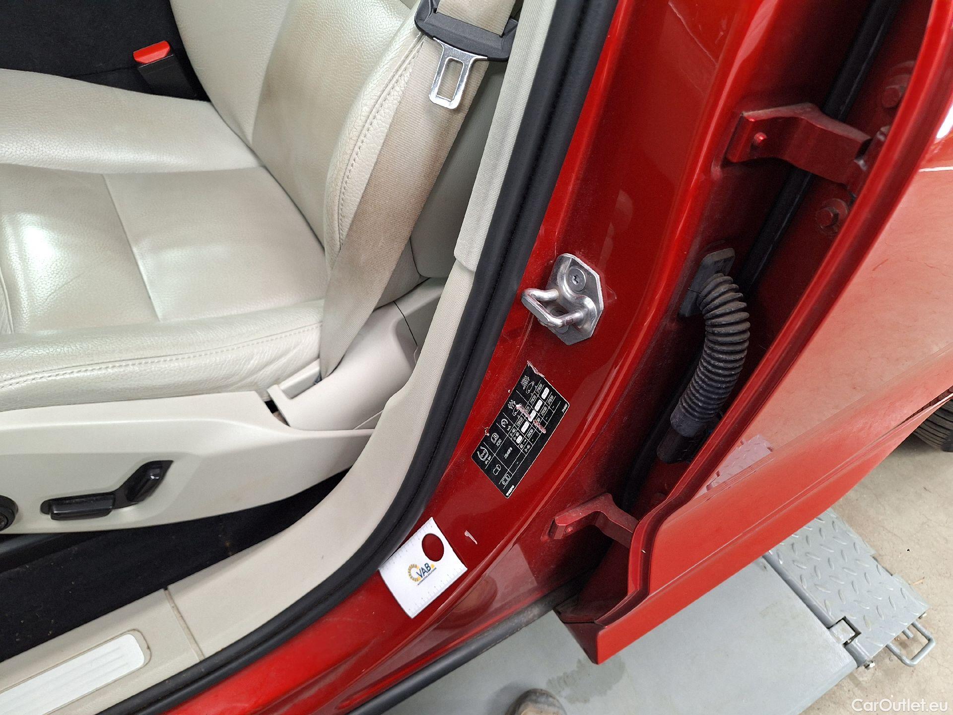  Volvo  XC60 Volvo,  '17, Volvo  T8 e4x4 Geartronic Momentum Pro 5d #36