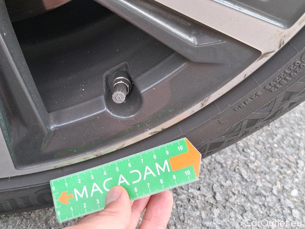  Bmw  Serie 1 BMW Série 1 / 2019 / 5P / Berline 116i DKG7 Business Design #9