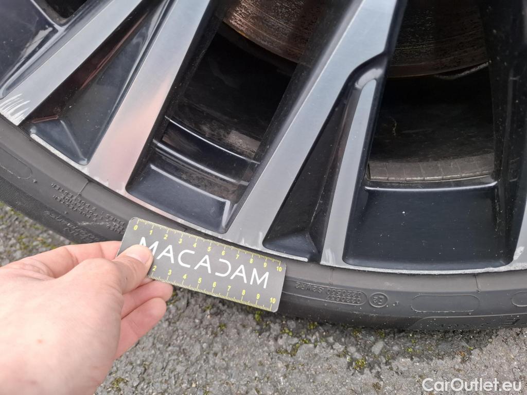  Volvo  XC90 VOLVO  / 2019 / 5P / SUV Recharge T8 AWD GT 8 Ultimate Chrome #36