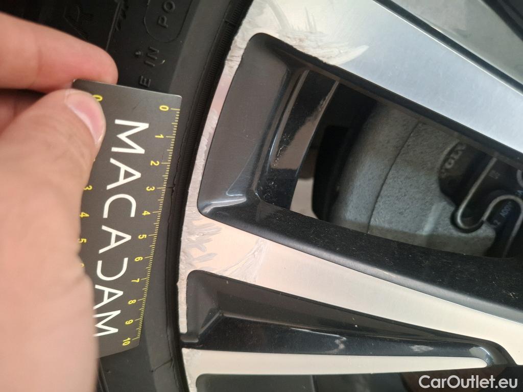  Volvo  XC90 VOLVO  / 2019 / 5P / SUV Recharge T8 AWD GT 8 Ultimate Chrome #32