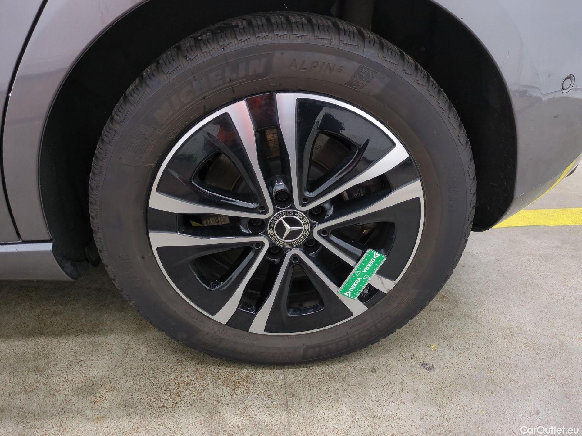  Mercedes  A-Klasse MERCEDES-BENZ Classe A Compact / 2022 / 5P / Berline A 250 e Business Line 8G-DCT #16