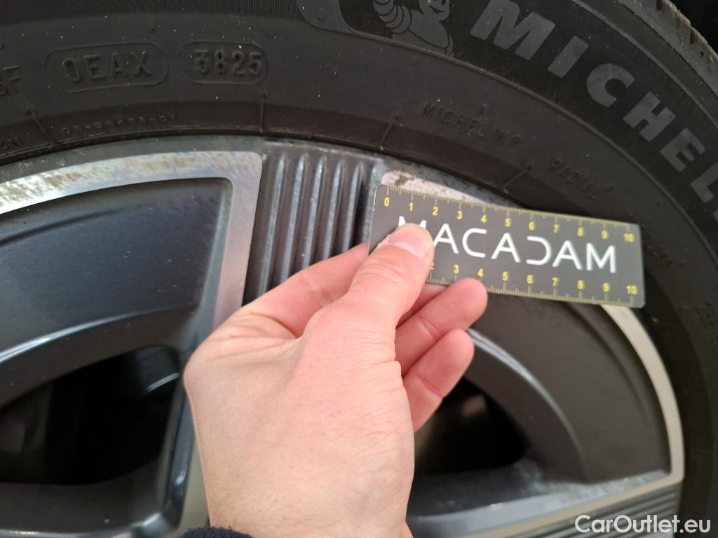  Mercedes  GLC MERCEDES-BENZ  / 2022 / 5P / SUV  300 e AMG Line 4MATIC #31