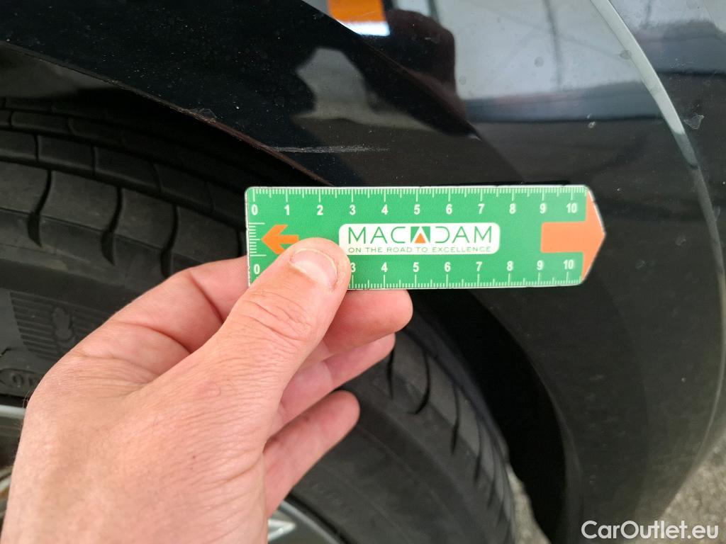  Peugeot  208  (e-) Allure Pack 50kWh BVA #12