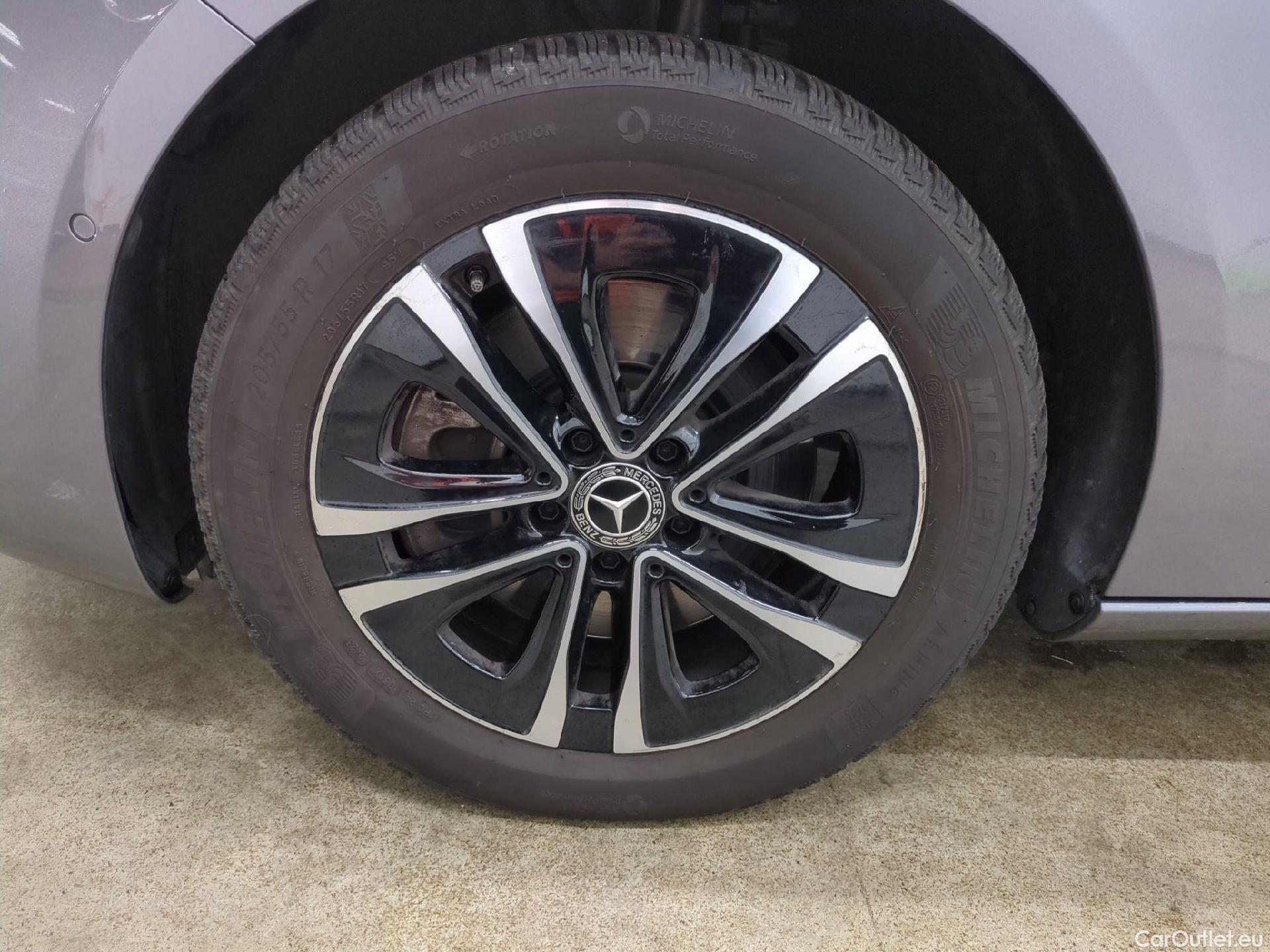  Mercedes  A-Klasse MERCEDES-BENZ Classe A Compact / 2022 / 5P / Berline A 250 e Business Line 8G-DCT #4