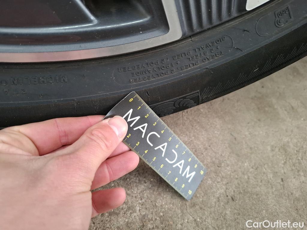  Mercedes  GLC MERCEDES-BENZ  / 2022 / 5P / SUV  300 e AMG Line 4MATIC #9