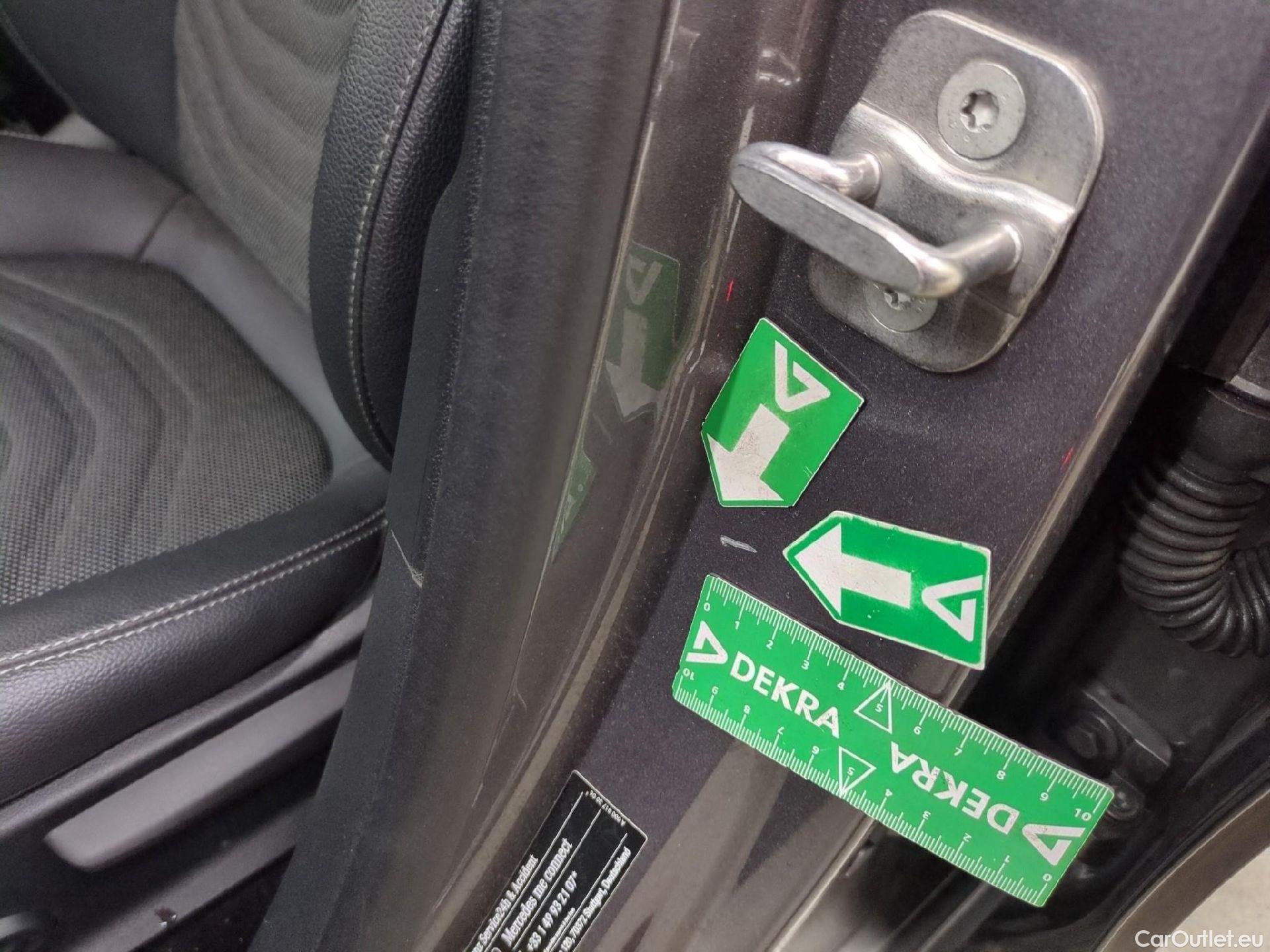  Mercedes  A-Klasse MERCEDES-BENZ Classe A Compact / 2022 / 5P / Berline A 250 e Business Line 8G-DCT #2