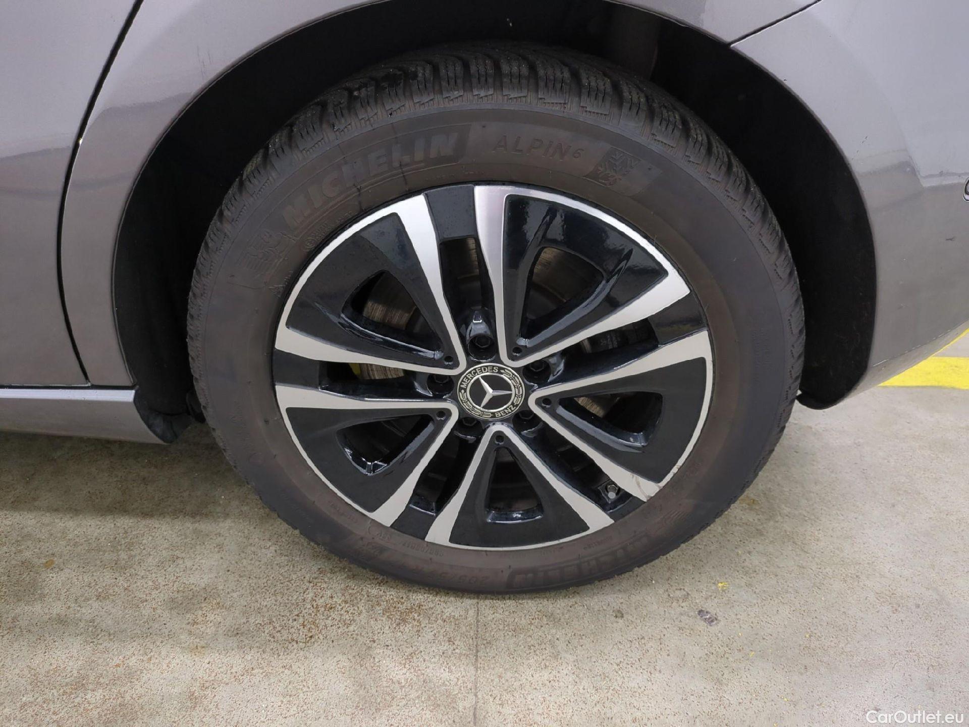  Mercedes  A-Klasse MERCEDES-BENZ Classe A Compact / 2022 / 5P / Berline A 250 e Business Line 8G-DCT #9