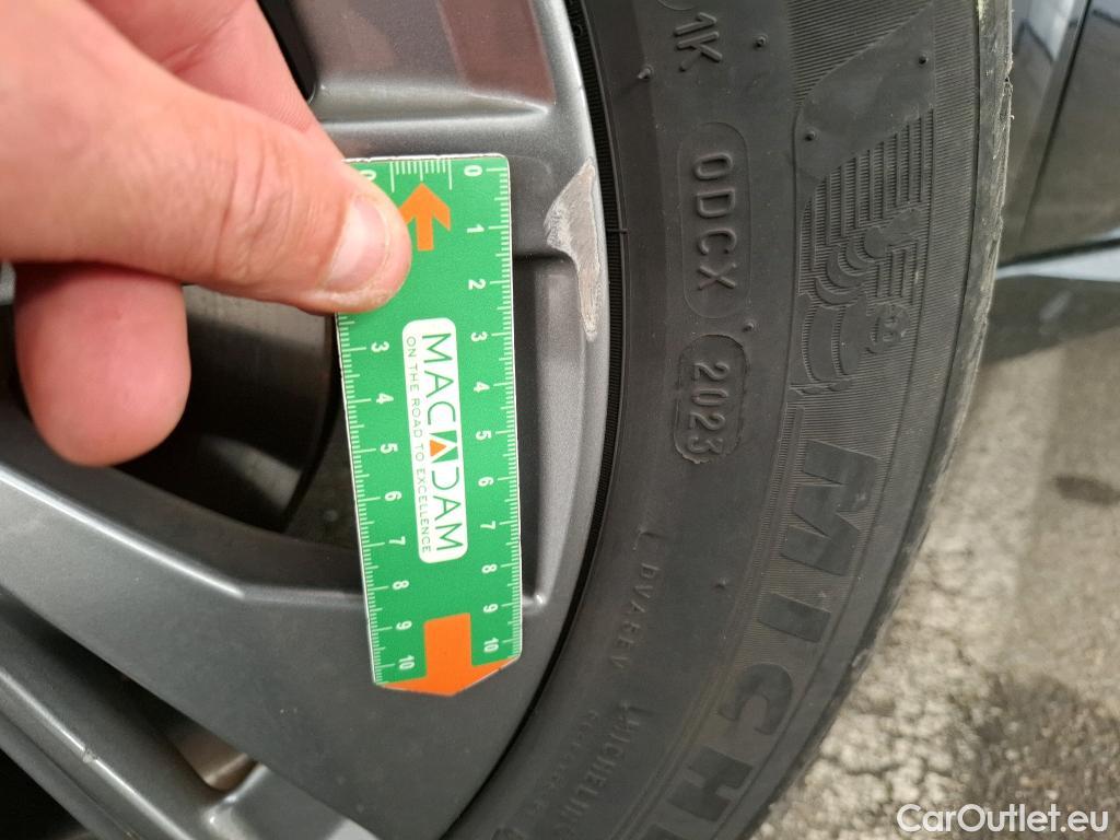  Peugeot  208  (e-) Allure Pack 50kWh BVA #18