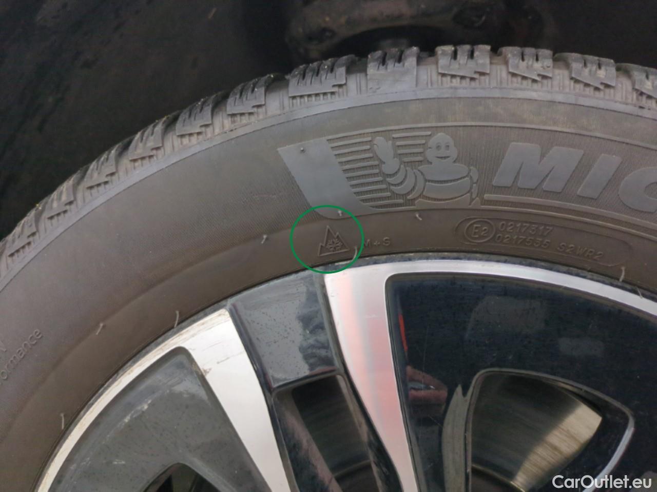  Mercedes  A-Klasse MERCEDES-BENZ Classe A Compact / 2022 / 5P / Berline A 250 e Business Line 8G-DCT #6