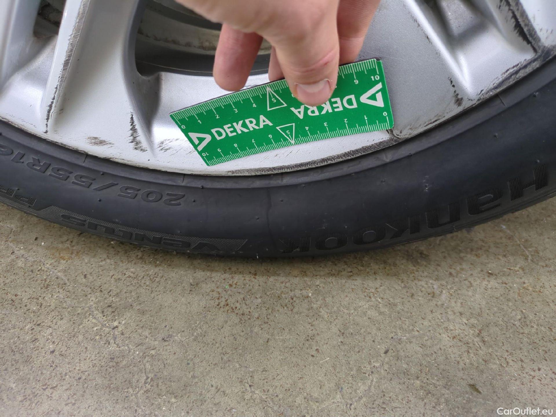  Toyota  Corolla TOYOTA  Touring Sports / 2018 / 5P / Break Hybride 122h Dynamic Business Stage Acad #15