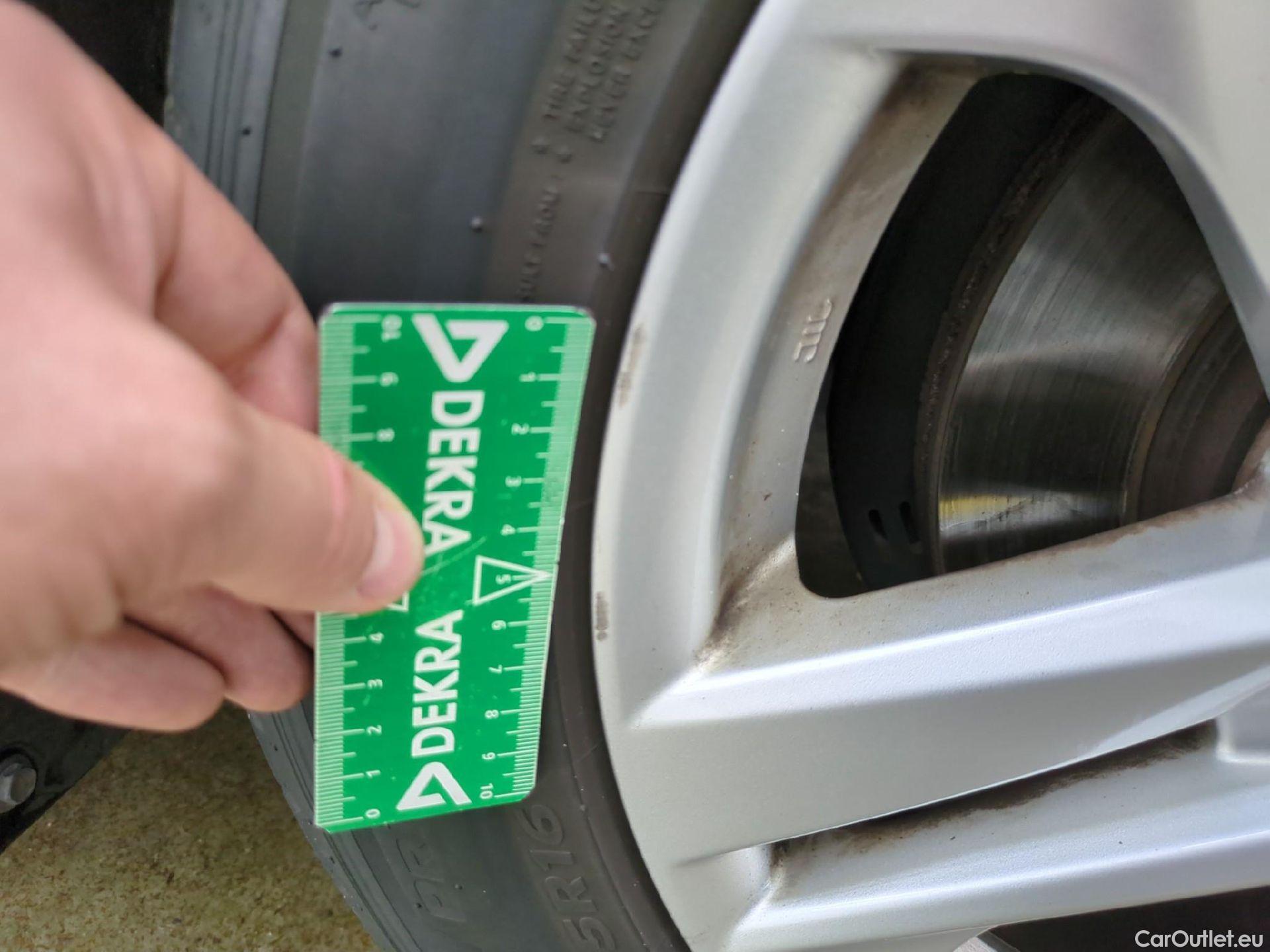  Toyota  Corolla TOYOTA  Touring Sports / 2018 / 5P / Break Hybride 122h Dynamic Business Stage Acad #6