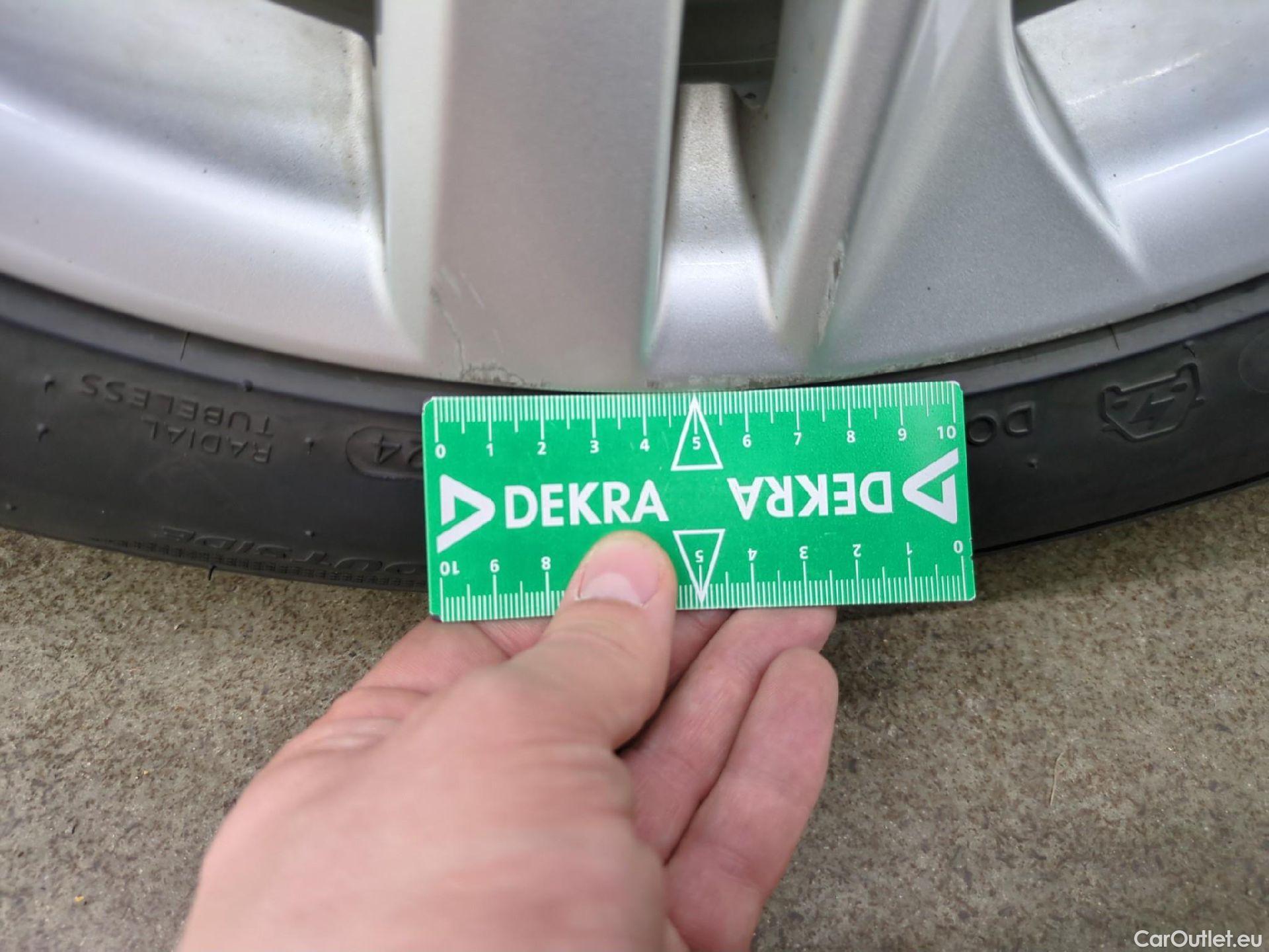  Toyota  Corolla TOYOTA  Touring Sports / 2018 / 5P / Break Hybride 122h Dynamic Business Stage Acad #19