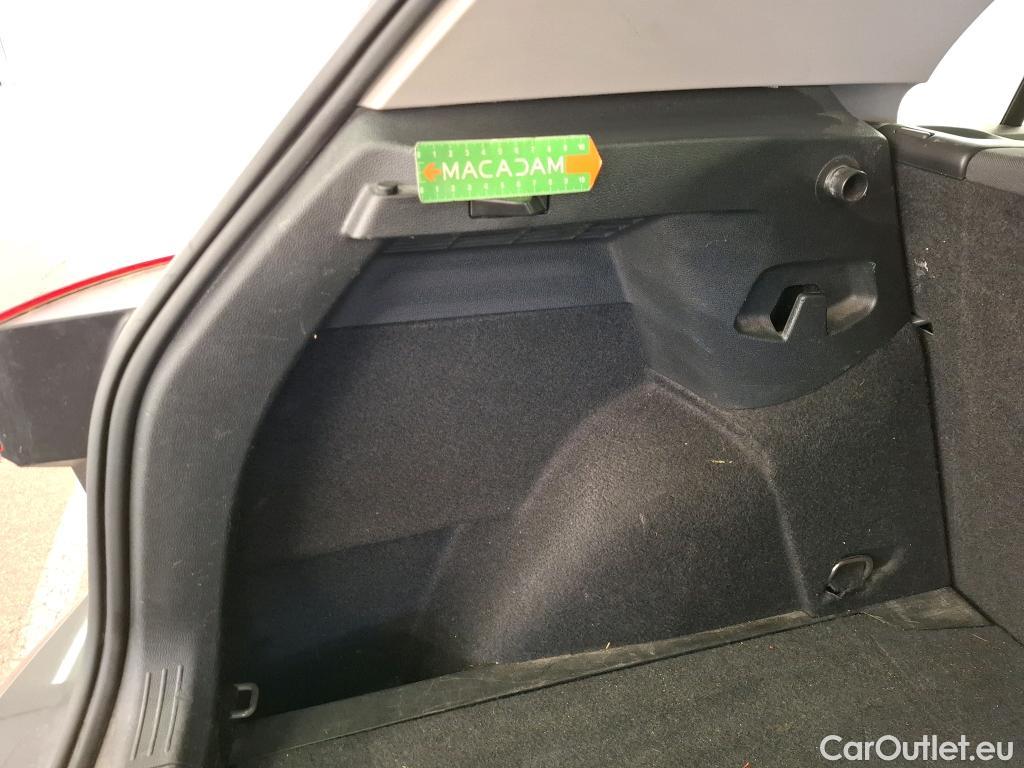  Volkswagen  Golf  VOLKSWAGEN / 2020 / 5P / Berline 2.0 TDI SCR 115 DSG7 Life Busi #80