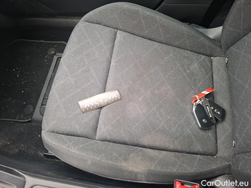  Volkswagen  Golf  VOLKSWAGEN / 2020 / 5P / Berline 1.5 eTSI OPF 150 DSG7 Life 1st #93