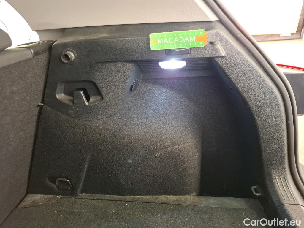  Volkswagen  Golf  VOLKSWAGEN / 2020 / 5P / Berline 2.0 TDI SCR 115 DSG7 Life Busi #86