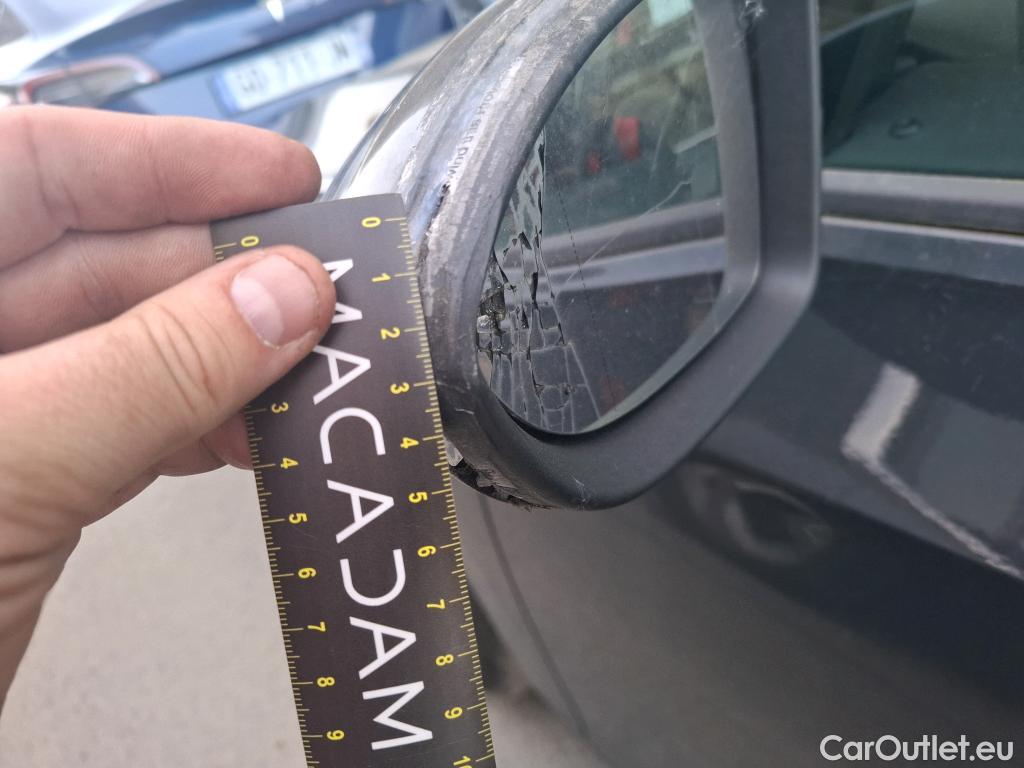  Volkswagen  Golf  VOLKSWAGEN / 2020 / 5P / Berline 1.5 eTSI OPF 150 DSG7 Life 1st #17