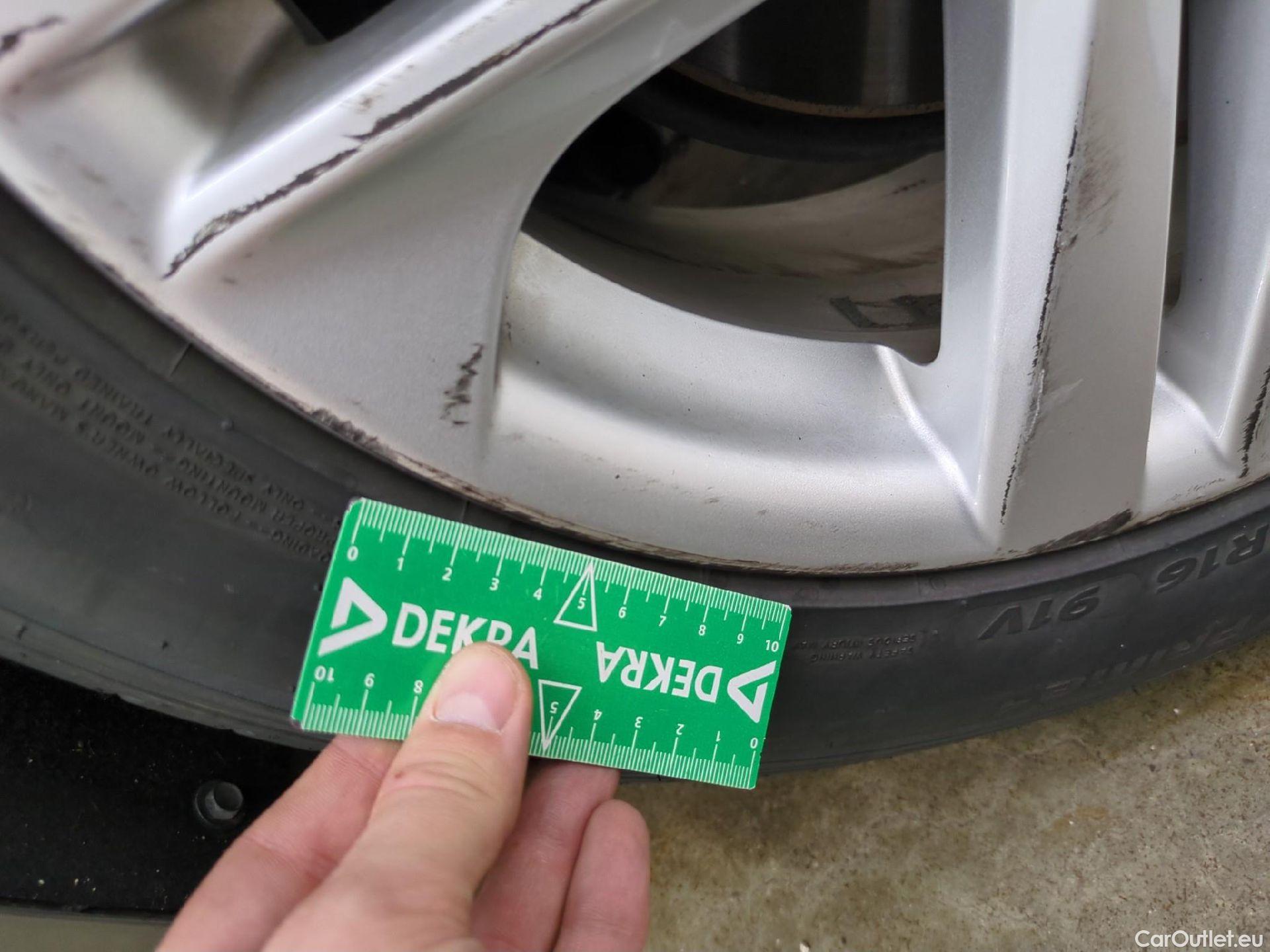  Toyota  Corolla TOYOTA  Touring Sports / 2018 / 5P / Break Hybride 122h Dynamic Business Stage Acad #17