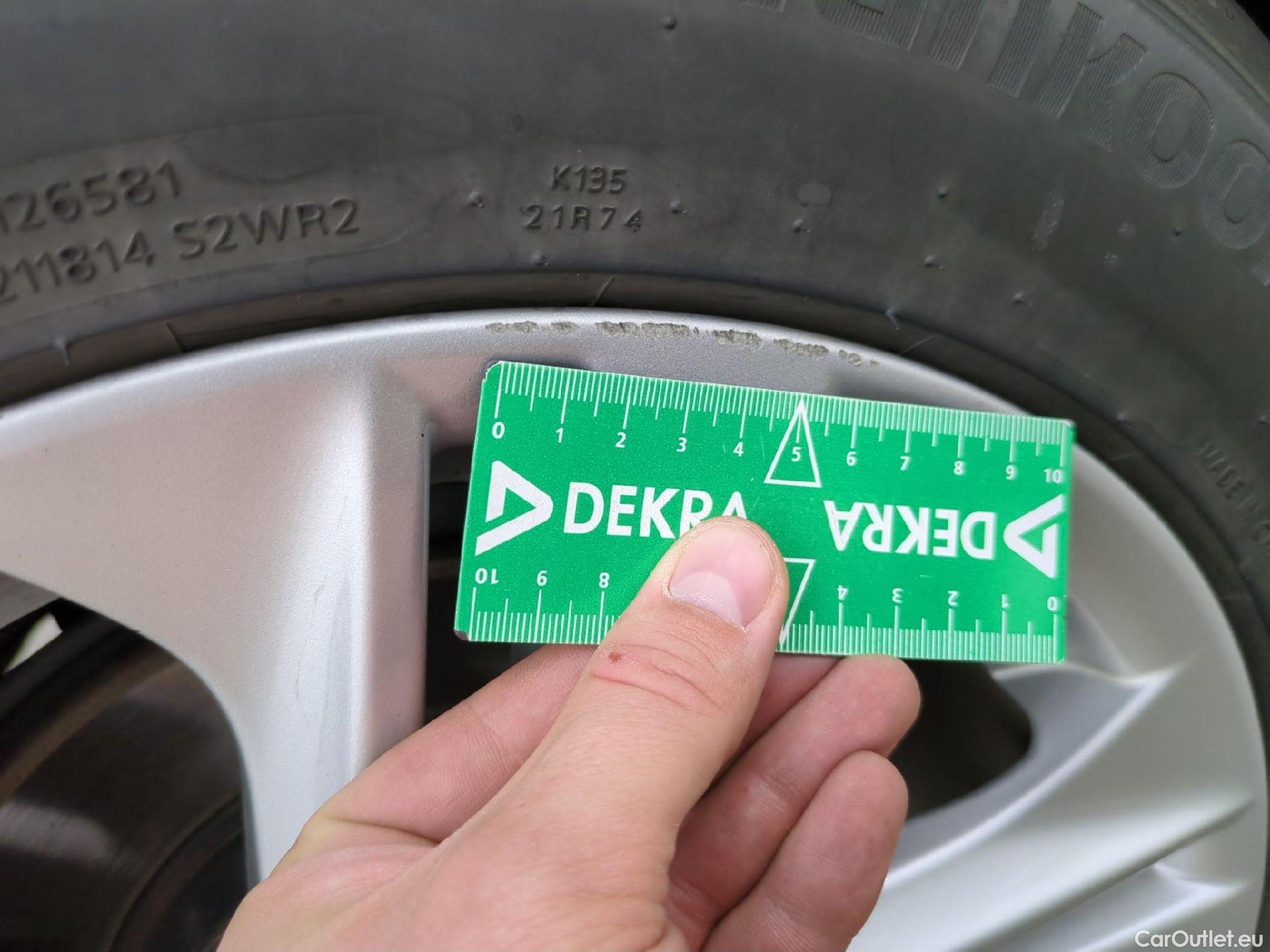  Toyota  Corolla TOYOTA  Touring Sports / 2018 / 5P / Break Hybride 122h Dynamic Business Stage Acad #23