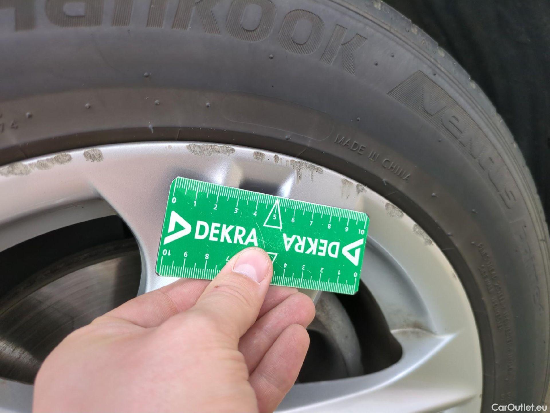  Toyota  Corolla TOYOTA  Touring Sports / 2018 / 5P / Break Hybride 122h Dynamic Business Stage Acad #1