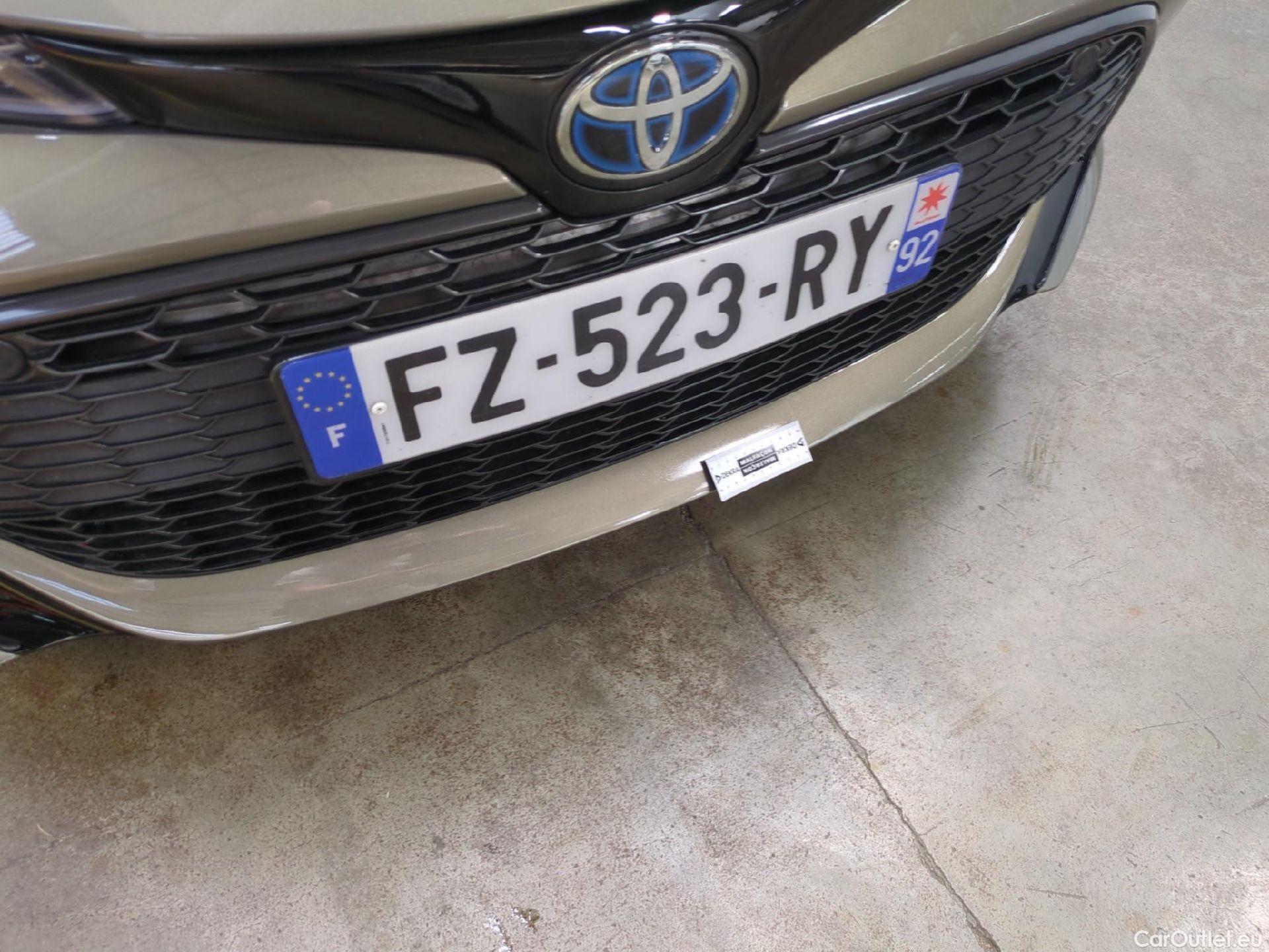  Toyota  Corolla TOYOTA  Touring Sports / 2018 / 5P / Break Hybride 122h Dynamic Business Stage Acad #29