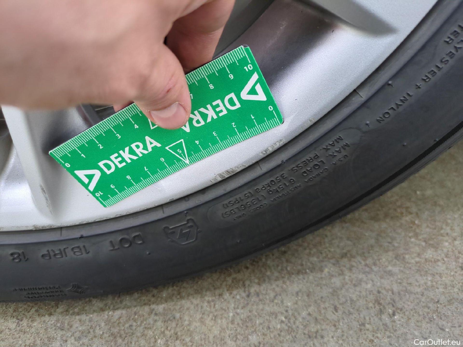  Toyota  Corolla TOYOTA  Touring Sports / 2018 / 5P / Break Hybride 122h Dynamic Business Stage Acad #22