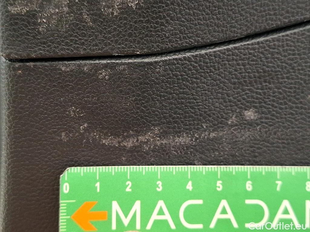  Volkswagen  Golf  VOLKSWAGEN / 2020 / 5P / Berline 2.0 TDI SCR 115 DSG7 Life Busi #35