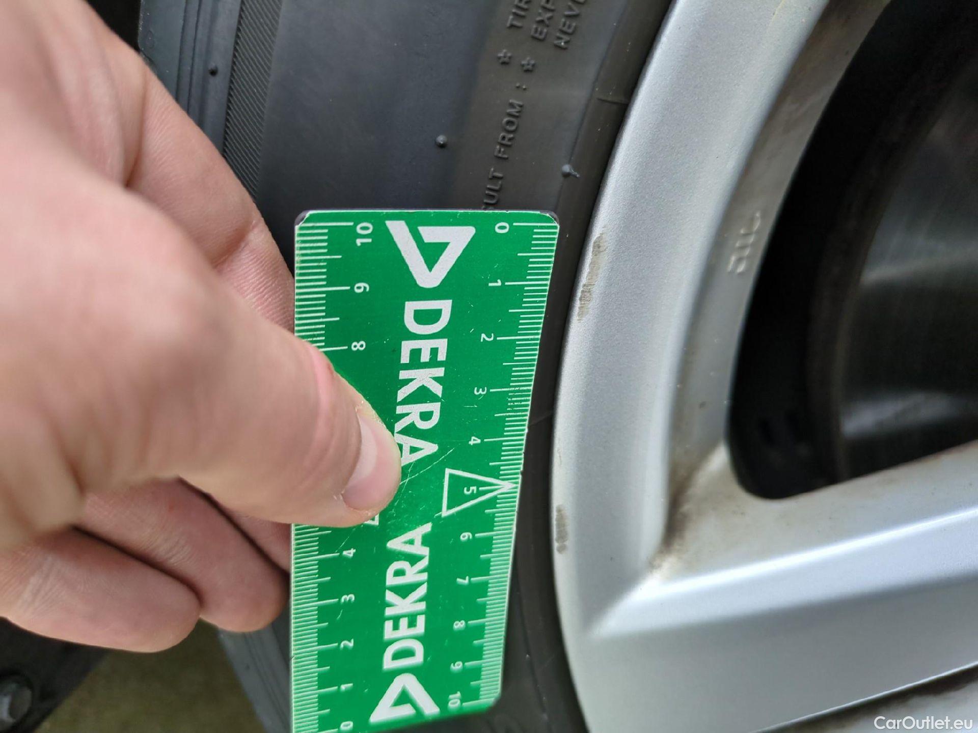  Toyota  Corolla TOYOTA  Touring Sports / 2018 / 5P / Break Hybride 122h Dynamic Business Stage Acad #3