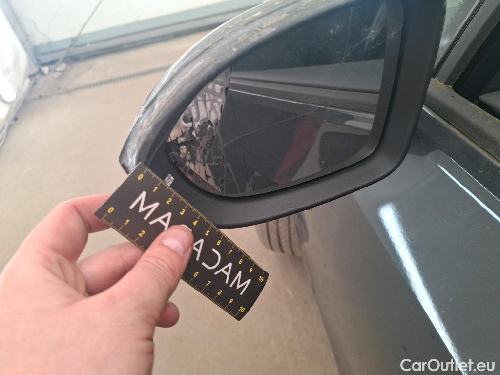  Volkswagen  Golf  VOLKSWAGEN / 2020 / 5P / Berline 1.5 eTSI OPF 150 DSG7 Life 1st #75