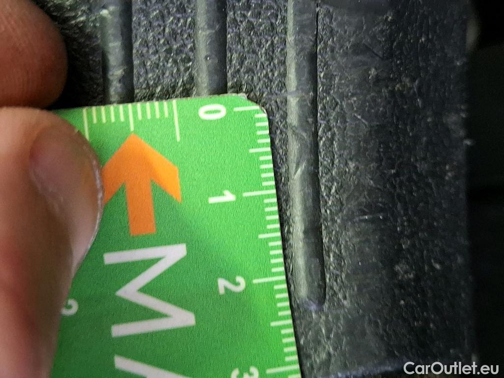  Volkswagen  Golf  VOLKSWAGEN / 2020 / 5P / Berline 2.0 TDI SCR 115 DSG7 Life Busi #83