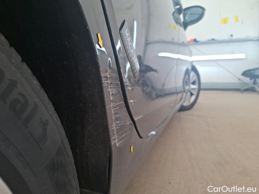  Volkswagen  Golf  VOLKSWAGEN / 2020 / 5P / Berline 1.5 eTSI OPF 150 DSG7 Life 1st #12