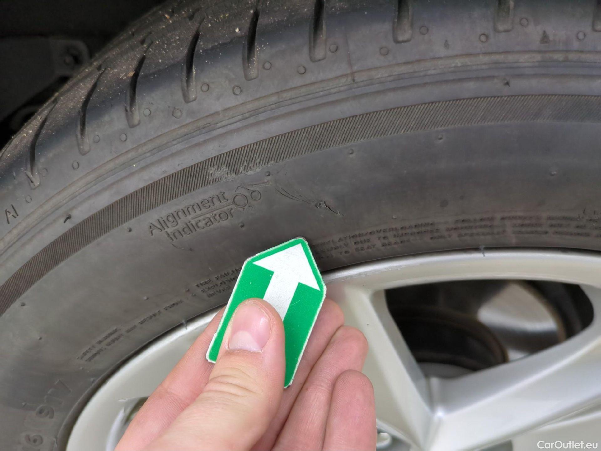  Toyota  Corolla TOYOTA  Touring Sports / 2018 / 5P / Break Hybride 122h Dynamic Business Stage Acad #24