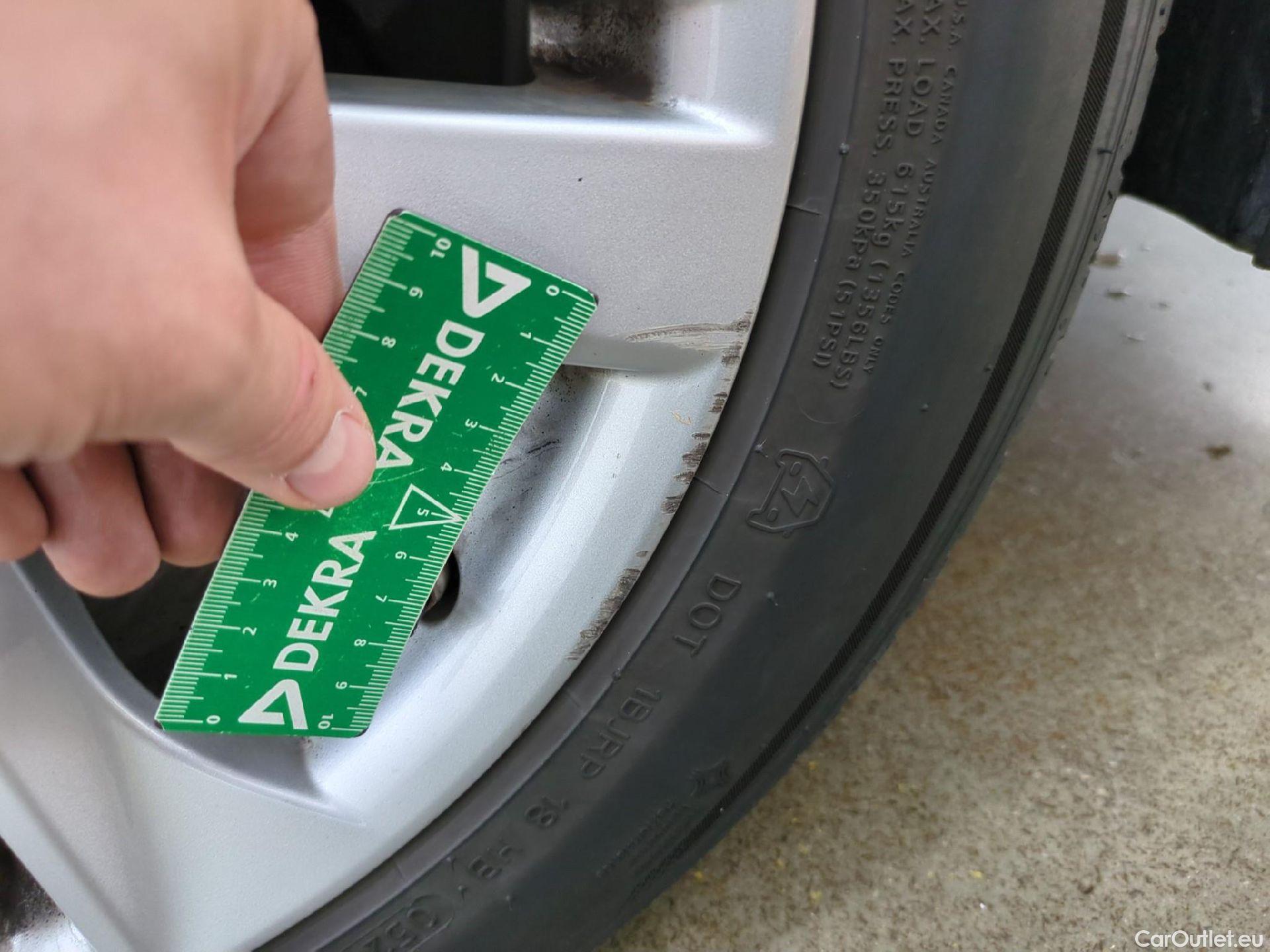  Toyota  Corolla TOYOTA  Touring Sports / 2018 / 5P / Break Hybride 122h Dynamic Business Stage Acad #4