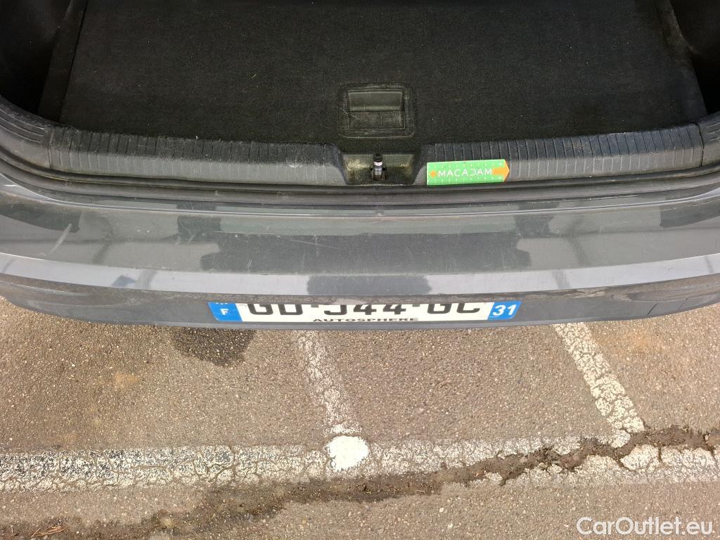  Volkswagen  Golf  VOLKSWAGEN / 2020 / 5P / Berline 2.0 TDI SCR 115 DSG7 Life Busi #77