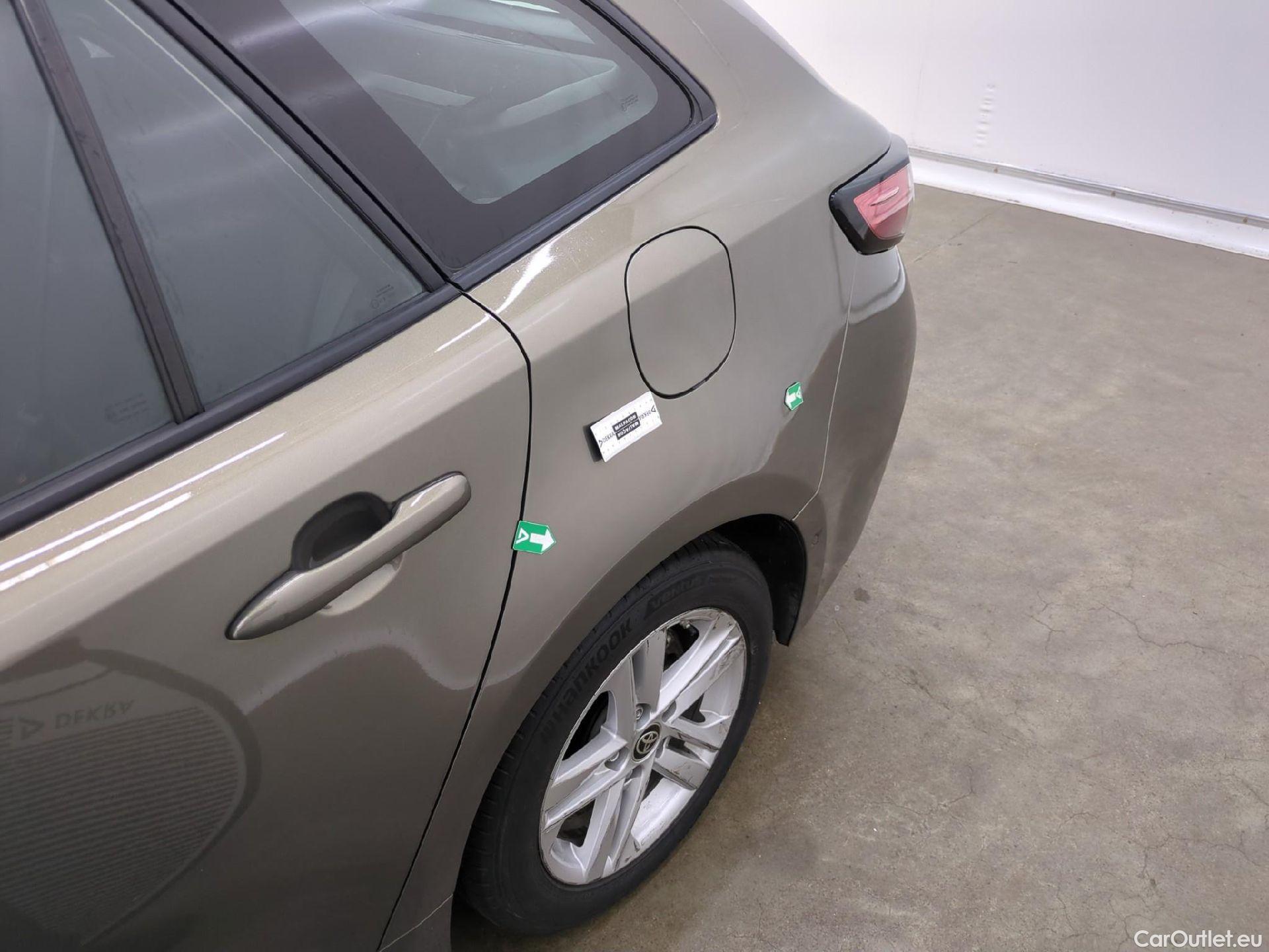  Toyota  Corolla TOYOTA  Touring Sports / 2018 / 5P / Break Hybride 122h Dynamic Business Stage Acad #39