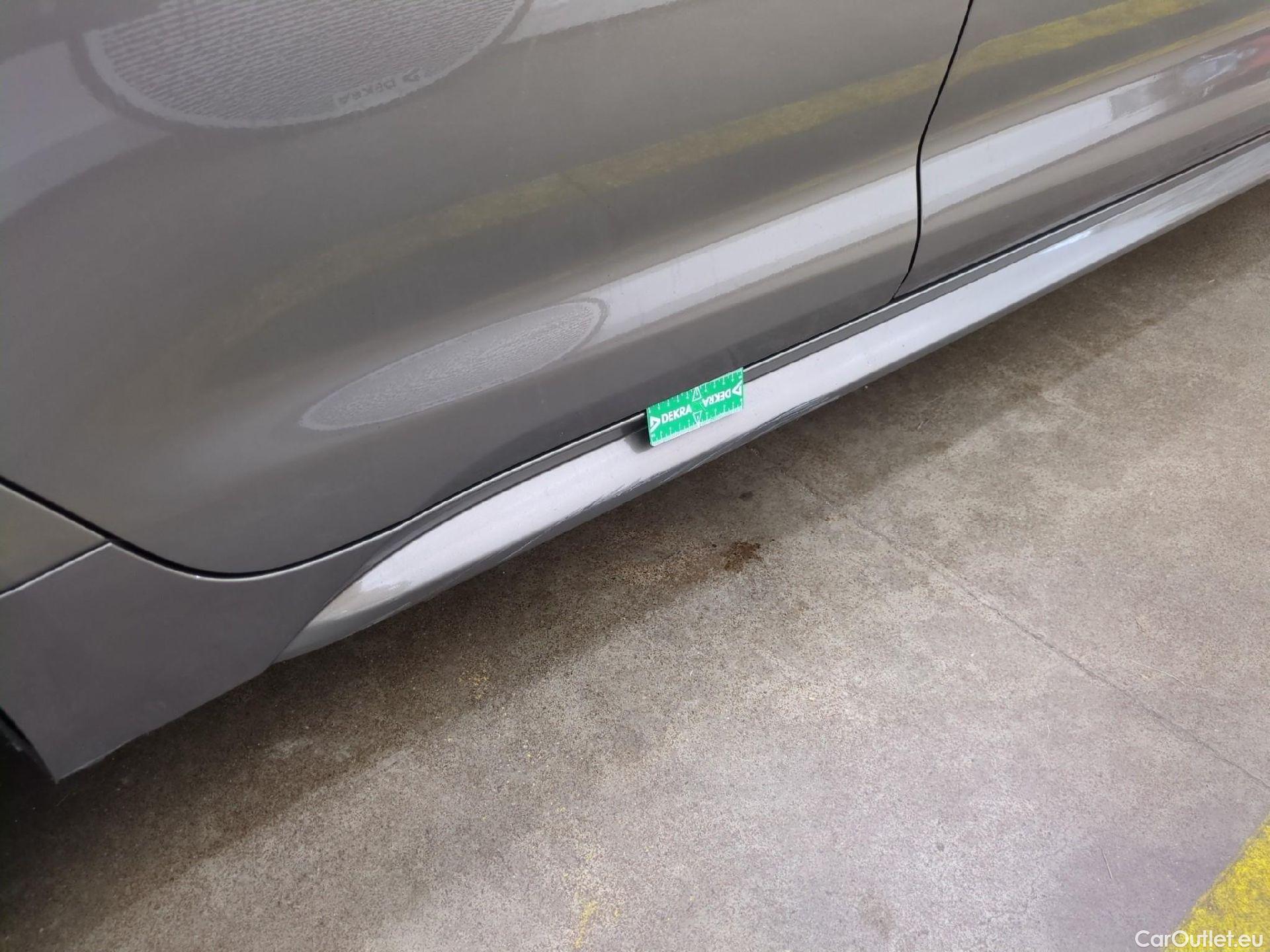  Toyota  Corolla TOYOTA  Touring Sports / 2018 / 5P / Break Hybride 122h Dynamic Business Stage Acad #28