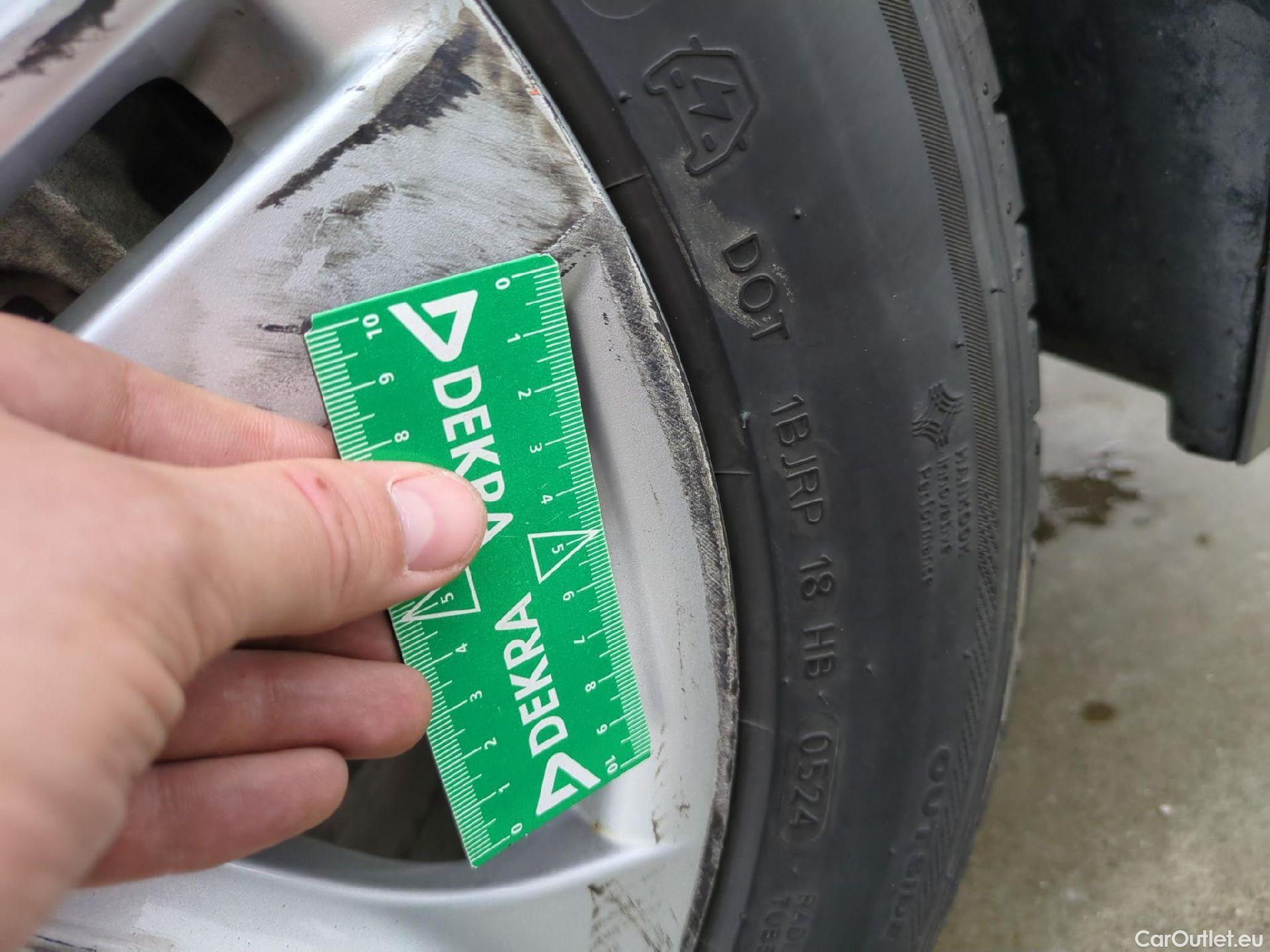  Toyota  Corolla TOYOTA  Touring Sports / 2018 / 5P / Break Hybride 122h Dynamic Business Stage Acad #16