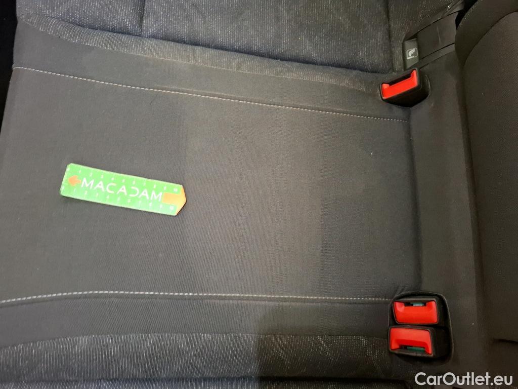  Volkswagen  Golf  VOLKSWAGEN / 2020 / 5P / Berline 2.0 TDI SCR 115 DSG7 Life Busi #48