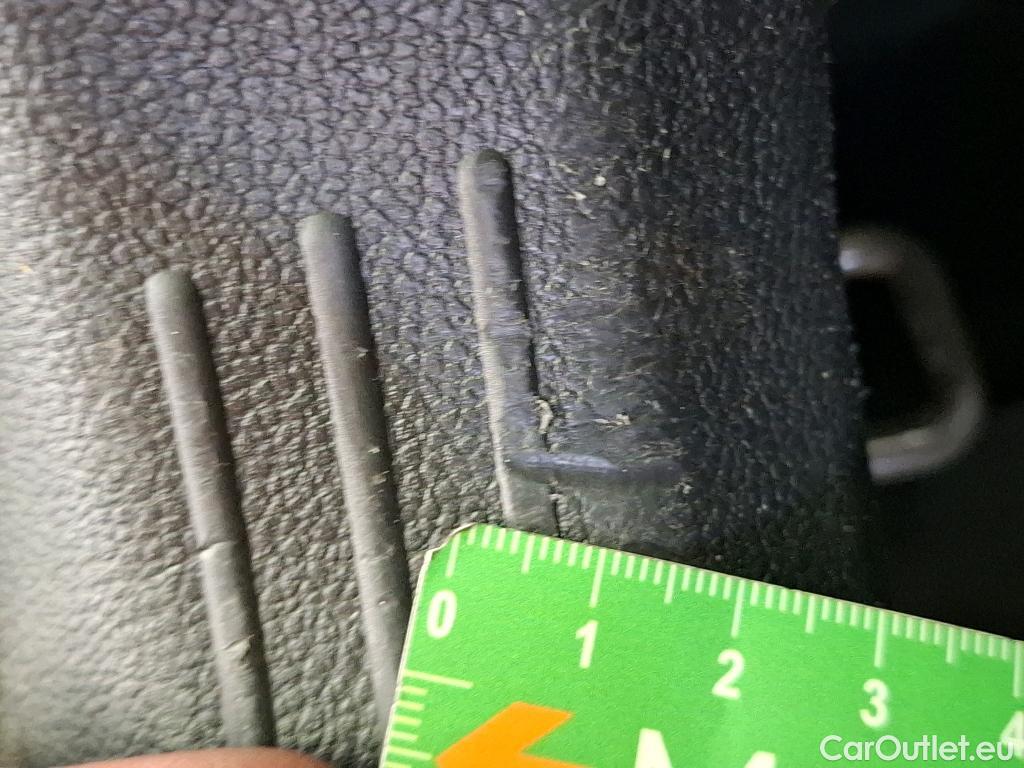  Volkswagen  Golf  VOLKSWAGEN / 2020 / 5P / Berline 2.0 TDI SCR 115 DSG7 Life Busi #82