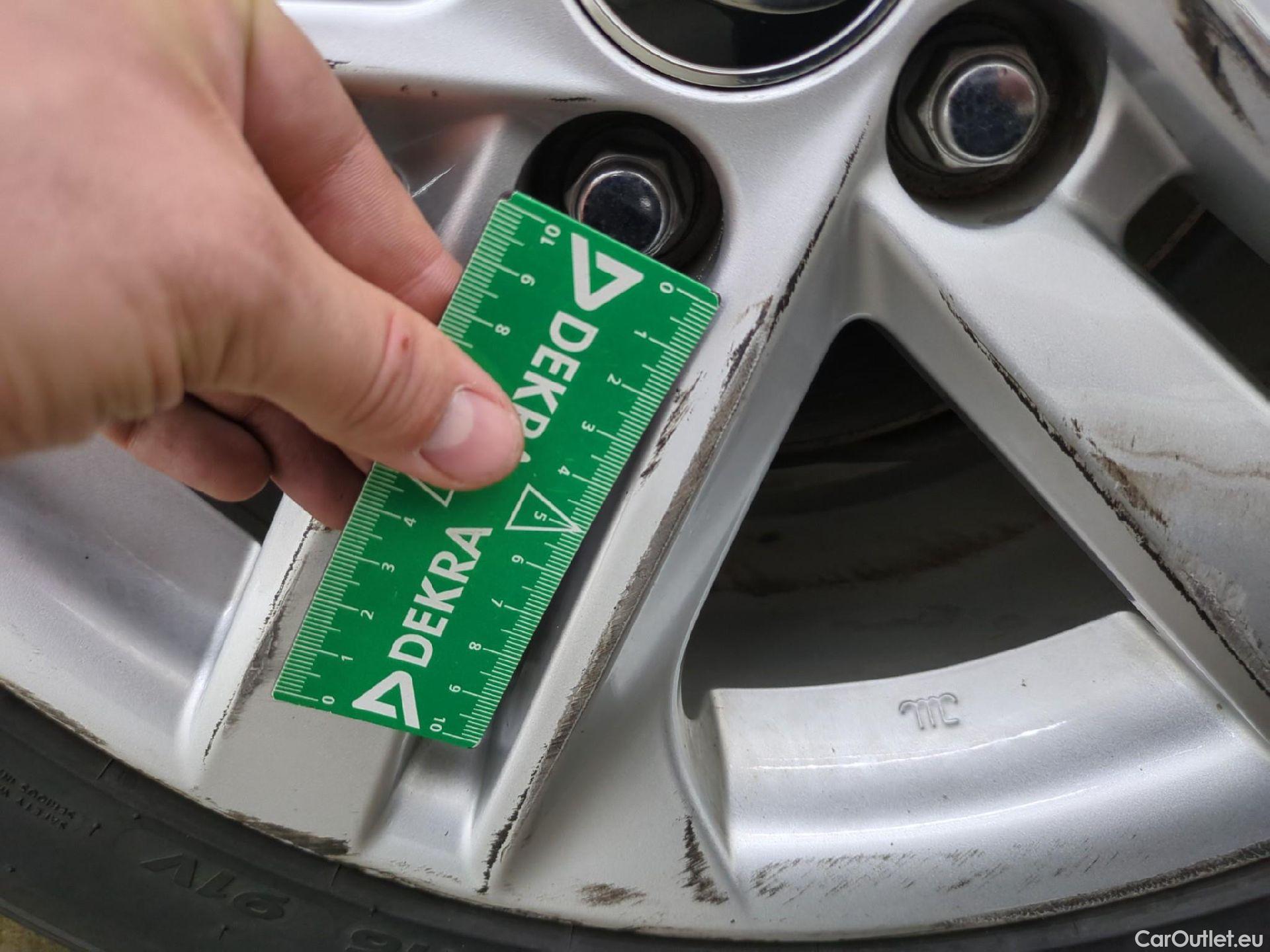  Toyota  Corolla TOYOTA  Touring Sports / 2018 / 5P / Break Hybride 122h Dynamic Business Stage Acad #13