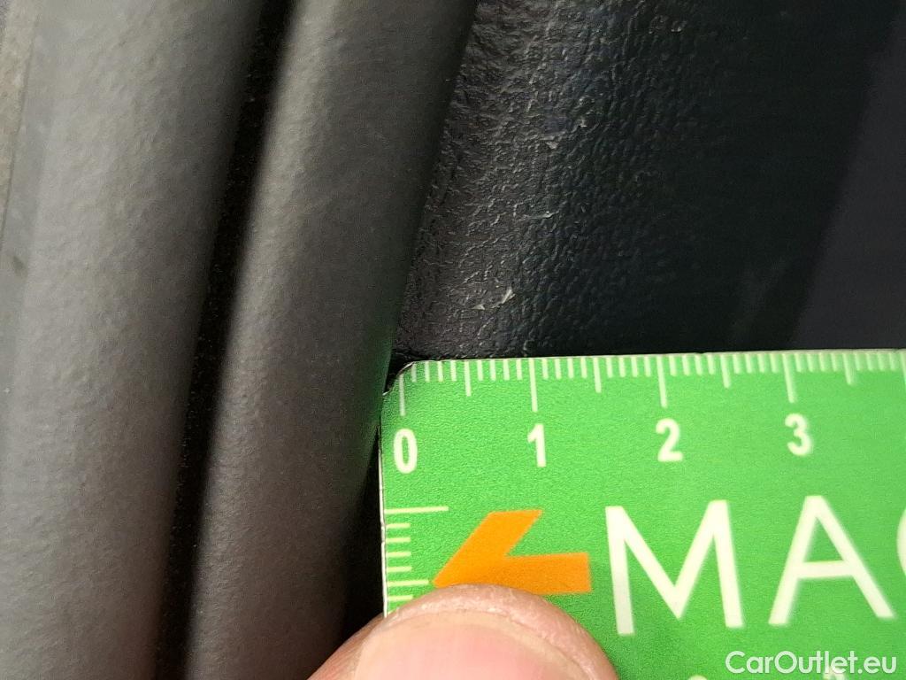  Volkswagen  Golf  VOLKSWAGEN / 2020 / 5P / Berline 2.0 TDI SCR 115 DSG7 Life Busi #84