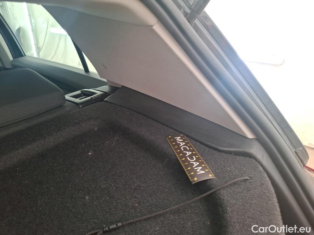  Volkswagen  Golf  VOLKSWAGEN / 2020 / 5P / Berline 1.5 eTSI OPF 150 DSG7 Life 1st #80