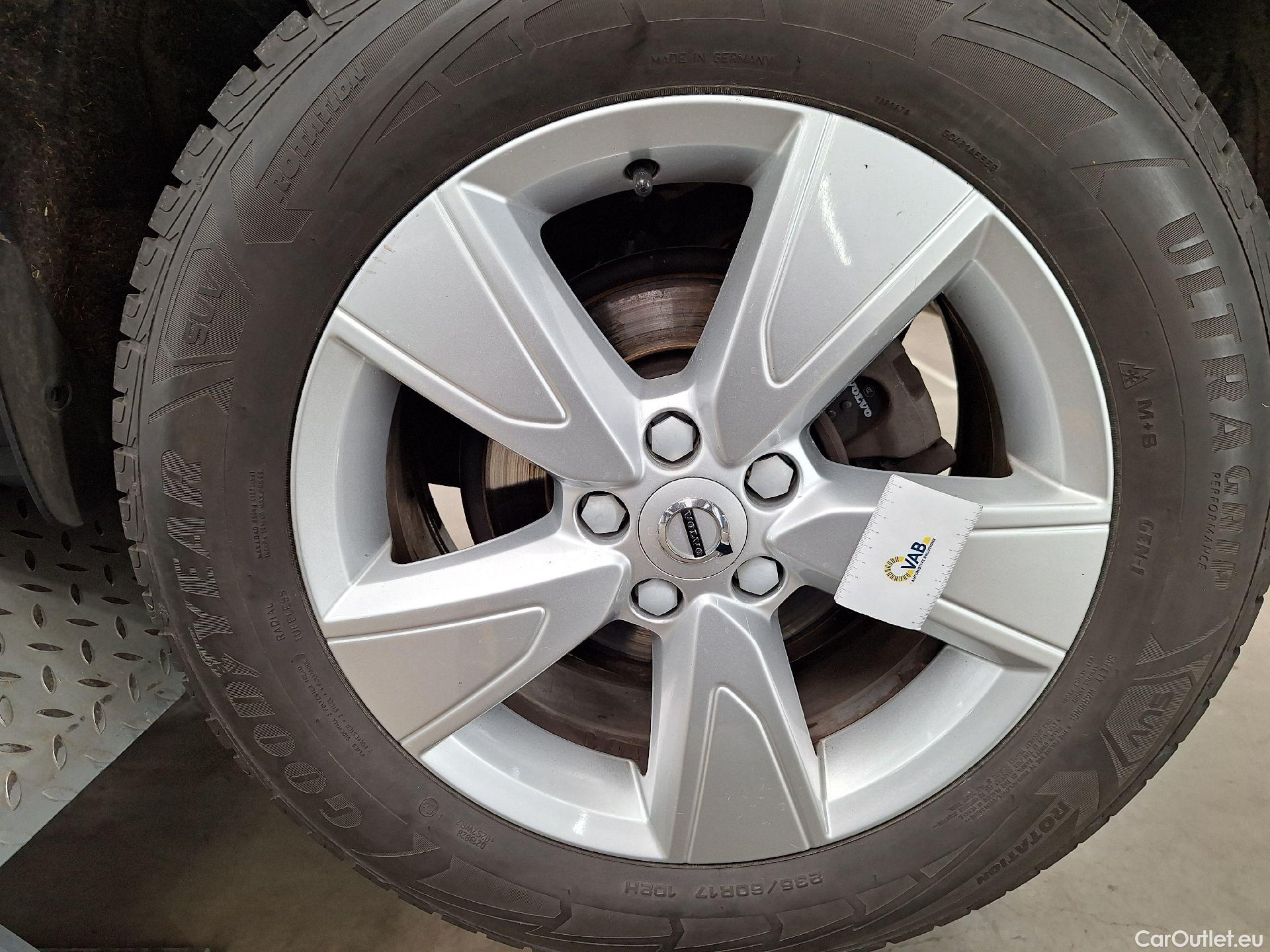  Volvo  XC 40 Volvo, XC40 '17, Volvo XC40 T2 Momentum Core 5d #24