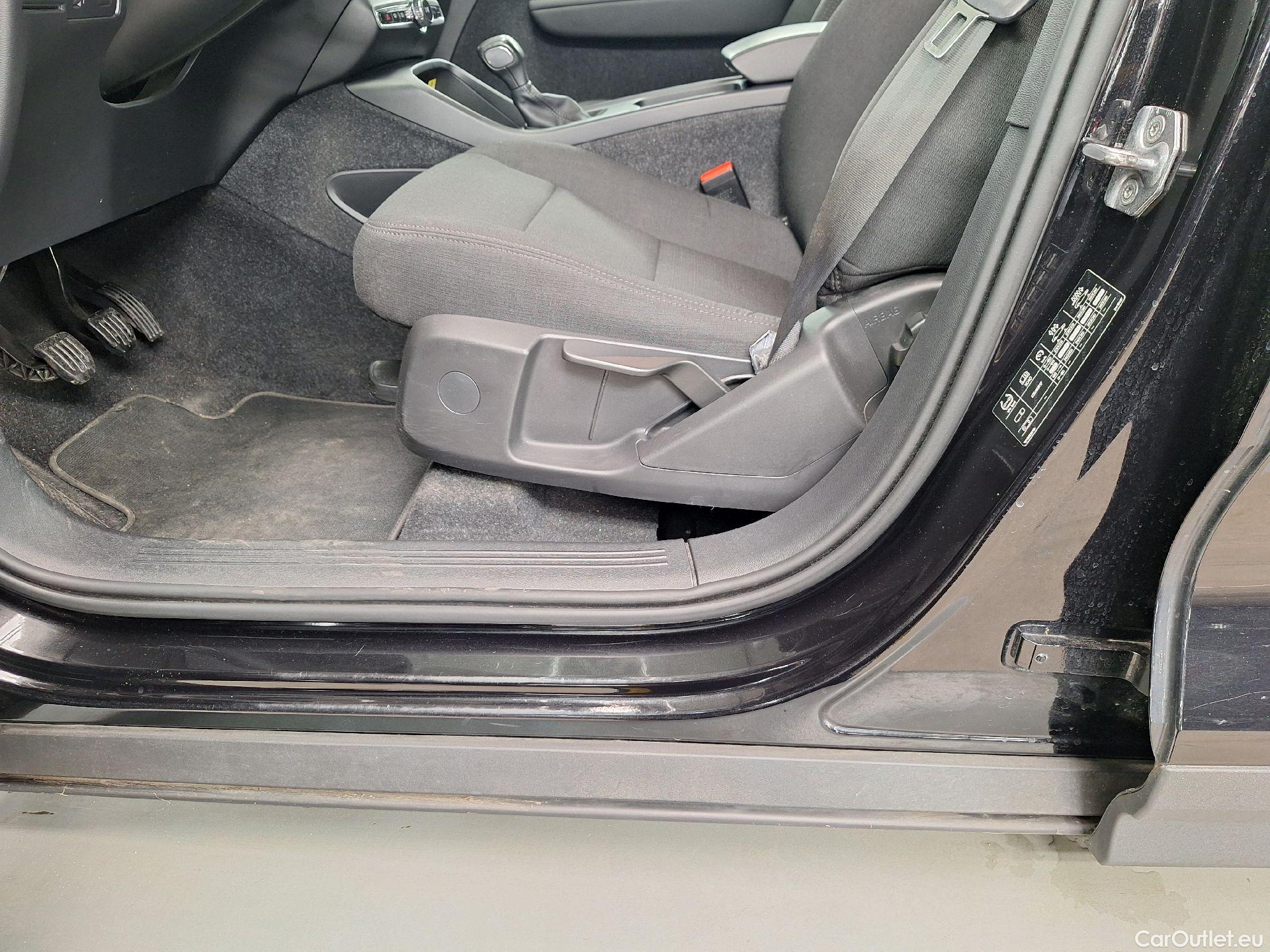  Volvo  XC 40 Volvo, XC40 '17, Volvo XC40 T2 Momentum Core 5d #10