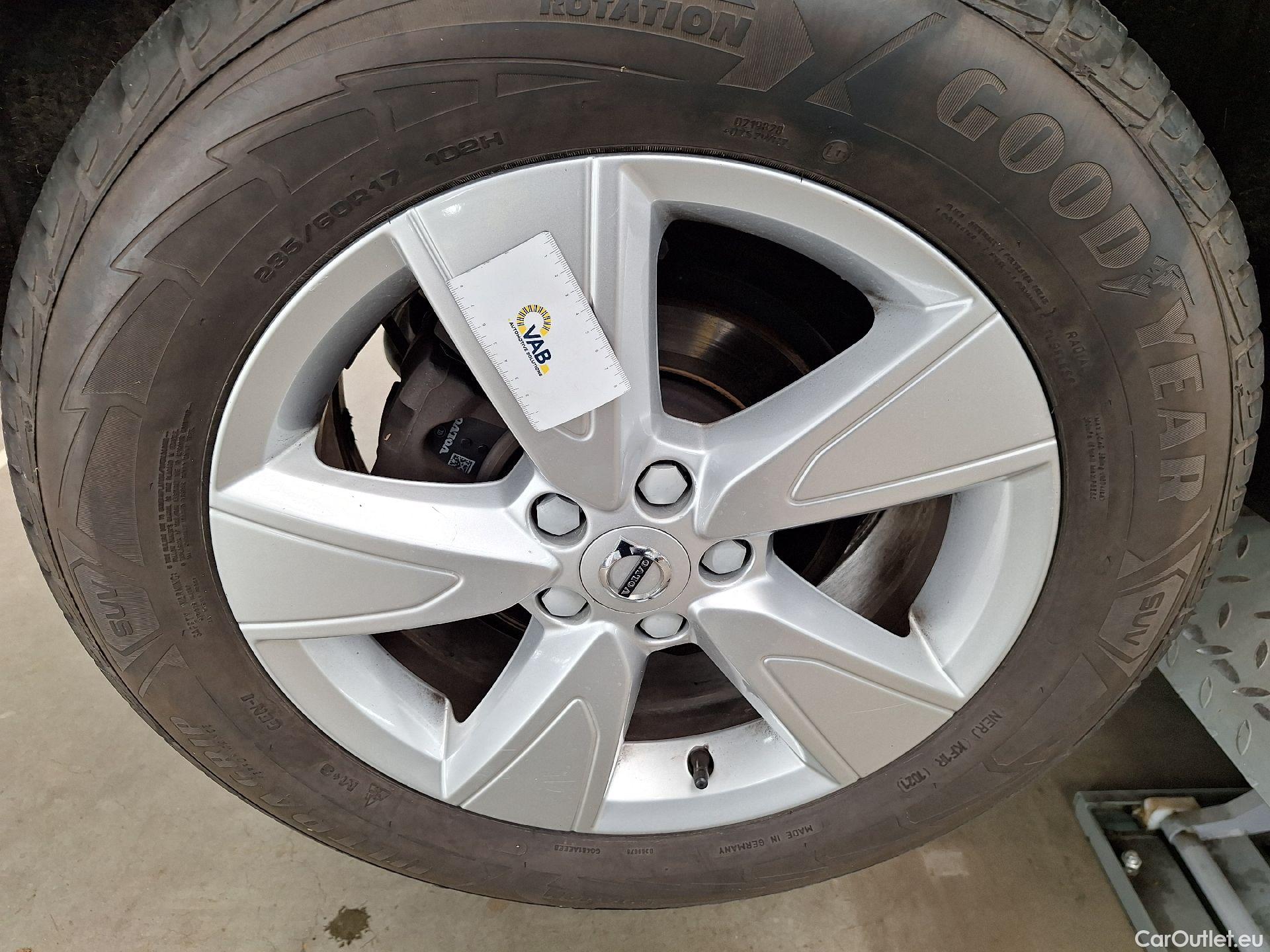  Volvo  XC 40 Volvo, XC40 '17, Volvo XC40 T2 Momentum Core 5d #38