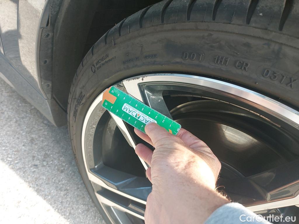  Bmw  Serie 1 BMW  / 2019 / 5P / berlina con portón 118d #6