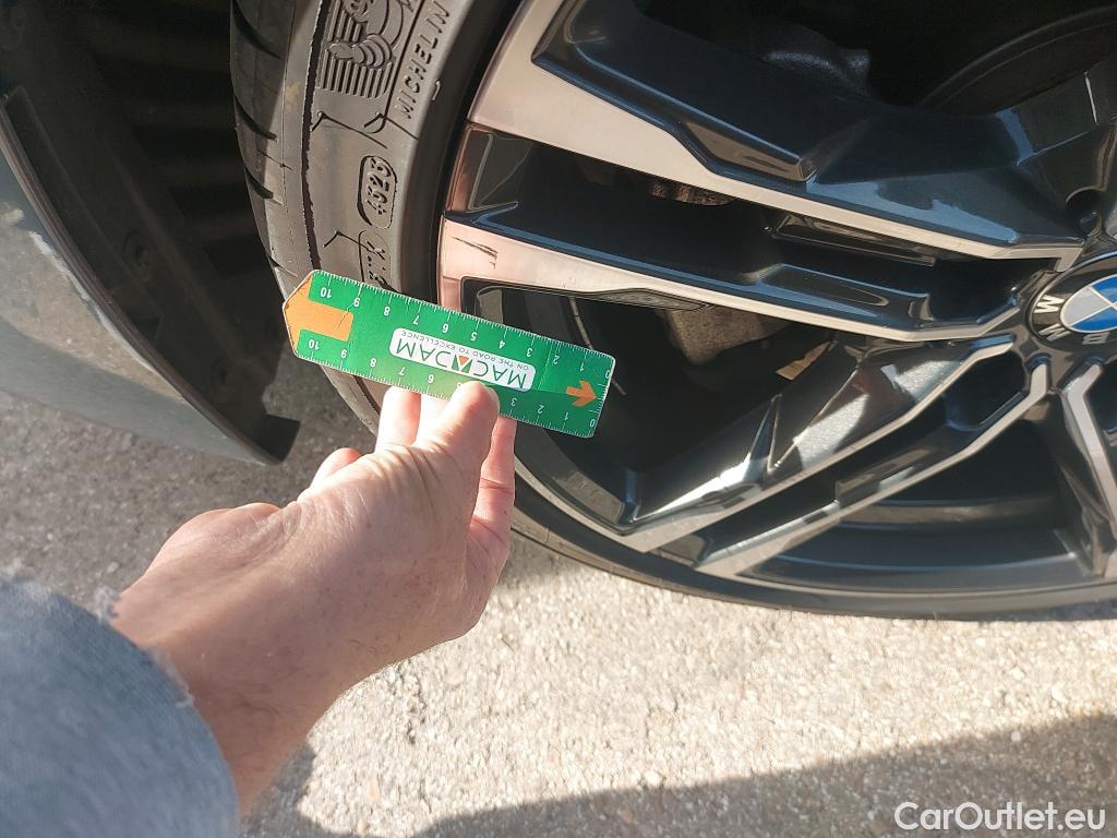  Bmw  Serie 1 BMW  / 2019 / 5P / berlina con portón 118d #4