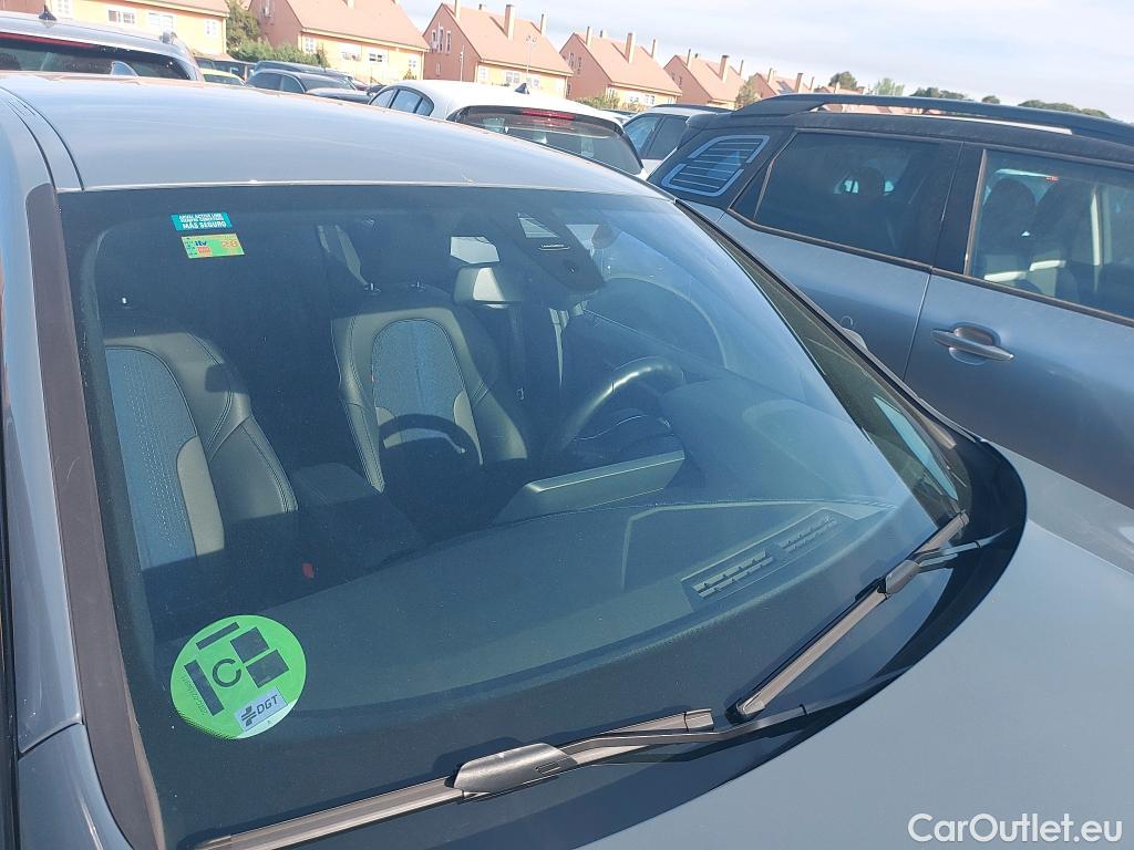  Bmw  Serie 1 BMW  / 2019 / 5P / berlina con portón 118d #11