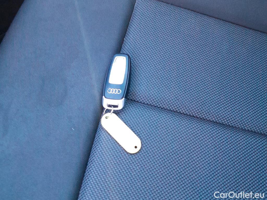  Audi  A3 AUDI  / 2020 / 5P / berlina con portón Sportback 30 TFSI 81kW (110CV) S tronic #1