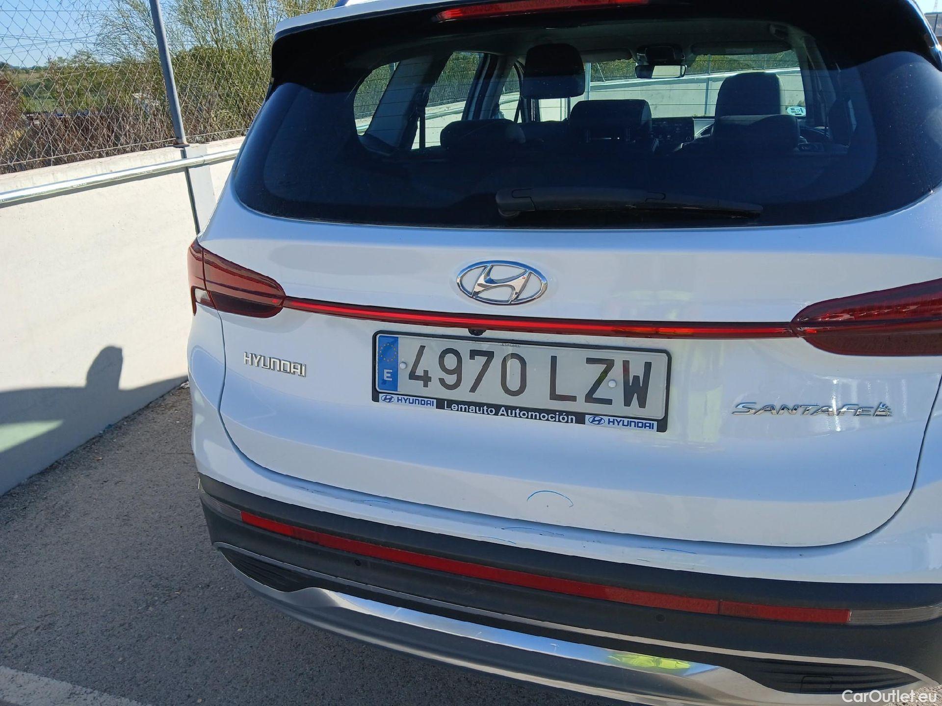  Hyundai  Santa Fe HYUNDAI  / 2021 / 5P / todoterreno 2.2 CRDi Maxx DCT 4x2 #26